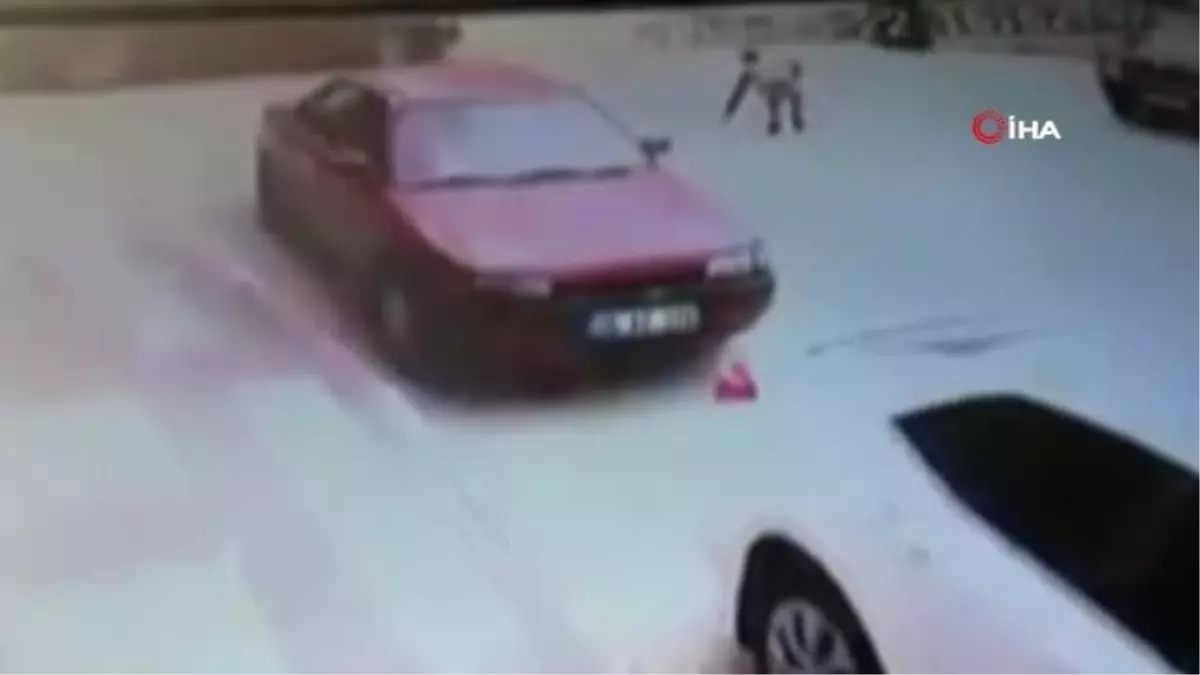 Otomobil ile Motosiklet Böyle Çarpıştı