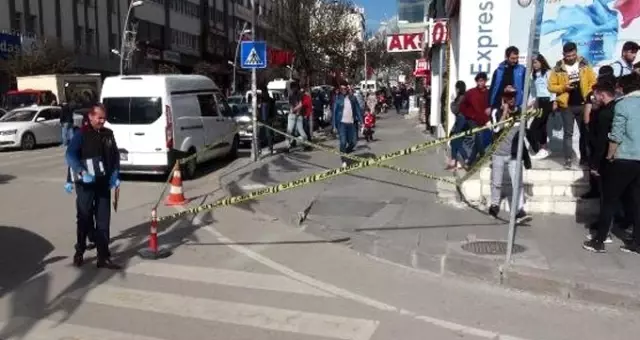 Tartıştığı Genci Sokak Ortasında Kalbinden Bıçaklayarak Öldürdü