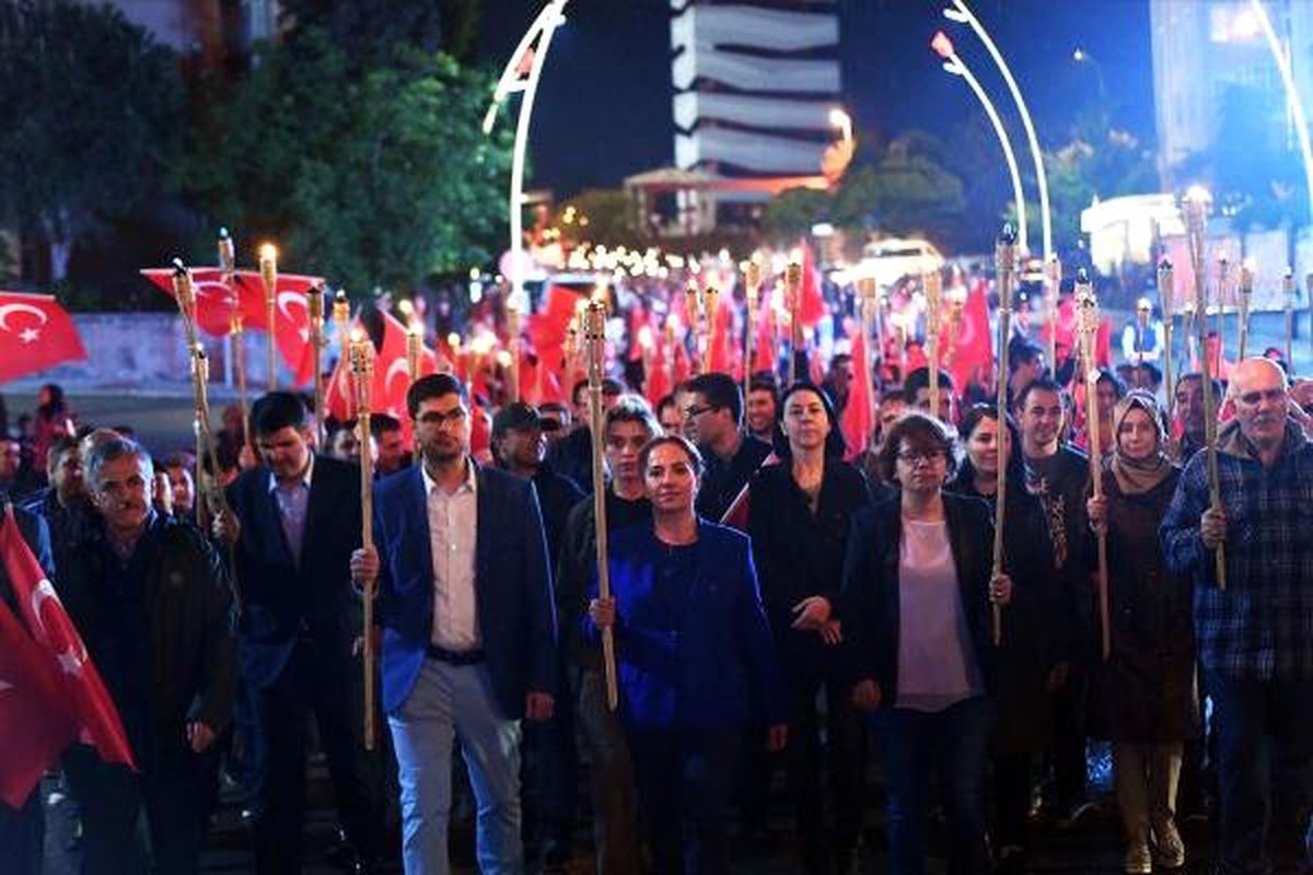 Uşak'ta Meşaleli 100'üncü Yıl Kutlaması