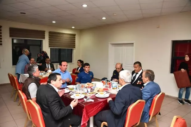 Vali Gürel, Şehit Aileleri ve Gazilerle Bir Araya Gelmeye Devam Ediyor Vali Gürel, Şehit Aileleri ve Gazilerle Bir Araya Gelmeye Devam Ediyor