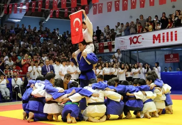 100. Yılda Tüm Türkiye'de Sporun Bayramı