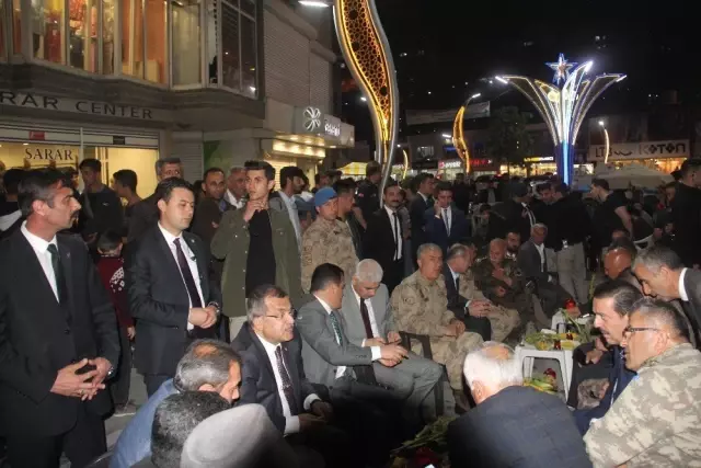 Emniyet Genel Müdürü Uzunkaya Hakkari gecelerine katıldı Emniyet Genel Müdürü Uzunkaya Hakkari gecelerine katıldı