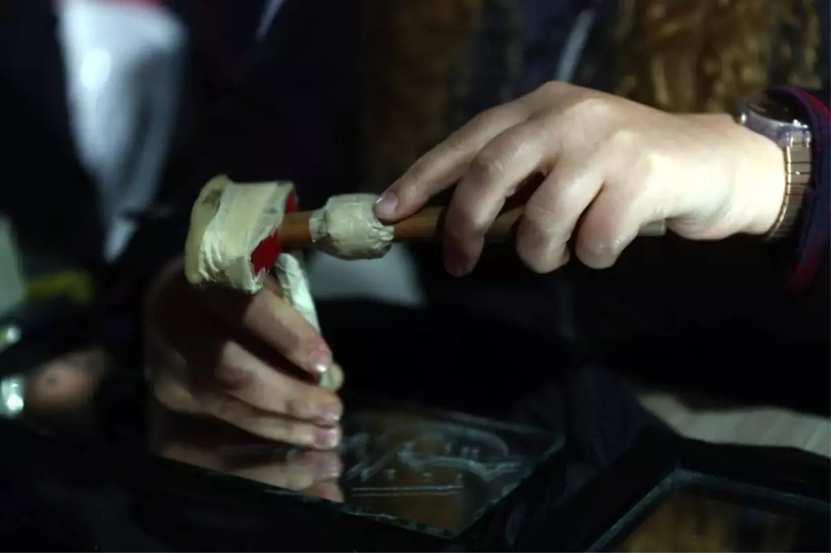 Gençlerin Hayallerini Cama ve Aynaya İşliyorlar