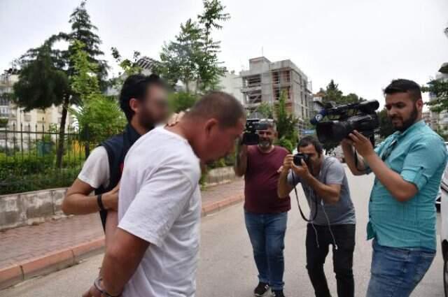 Gözü Dönmüş Cani, Başına Saksıyla Vurup Bıçakladığı Arkadaşının Cesedini Kanala Atmak İsterken Yakalandı