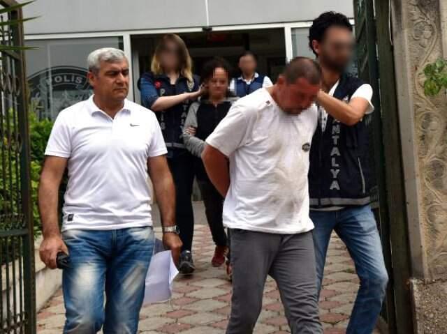 Gözü Dönmüş Cani, Başına Saksıyla Vurup Bıçakladığı Arkadaşının Cesedini Kanala Atmak İsterken Yakalandı