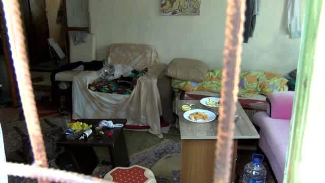 Gözü Dönmüş Cani, Başına Saksıyla Vurup Bıçakladığı Arkadaşının Cesedini Kanala Atmak İsterken Yakalandı