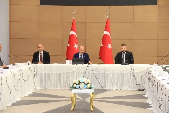 İçişleri Bakanı Soylu: 'Bir Takım Aklı Evveller Diyor Ki 'Ysk Kararında Çalmayı Söylemedi', Aslında... İçişleri Bakanı Soylu: 'Bir Takım Aklı Evveller Diyor Ki 'Ysk Kararında Çalmayı Söylemedi', Aslında...