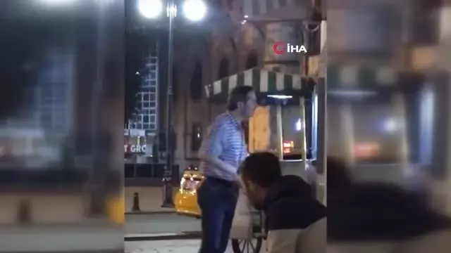 İstanbul'da Atm Makinesini Döven Adam Kamerada İstanbul'da Atm Makinesini Döven Adam Kamerada