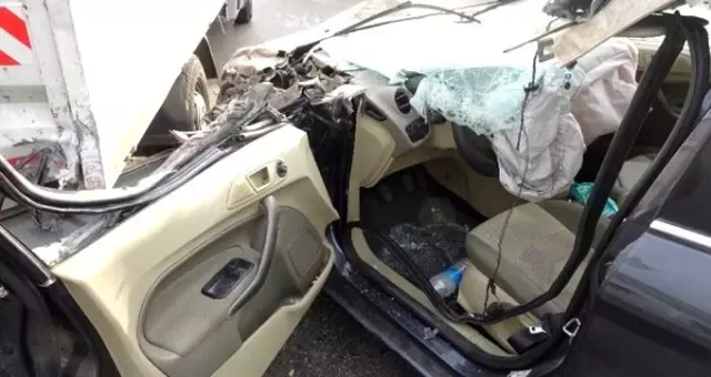 Hurdaya Dönen Araçtan Sağ Çıkarıldı