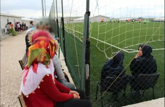 Kadın Mahkumlar Yeşil Sahada