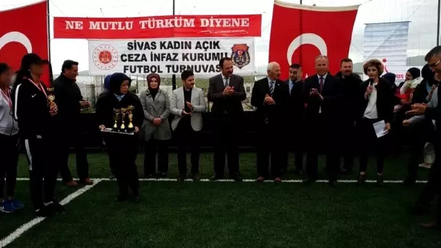 Kadın Mahkumlar Yeşil Sahada