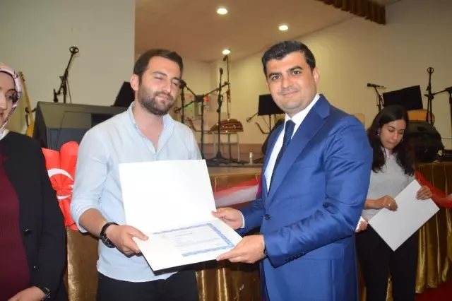 Kaymakam Sarı 43 Personele Başarı Belgesi Verdi Kaymakam Sarı 43 Personele Başarı Belgesi Verdi