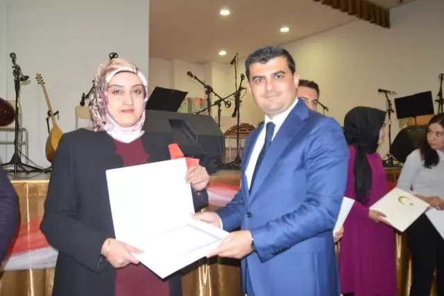Kaymakam Sarı 43 Personele Başarı Belgesi Verdi Kaymakam Sarı 43 Personele Başarı Belgesi Verdi