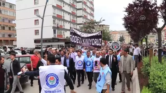 Öğretmenin Darbedilmesi Protesto Edildi