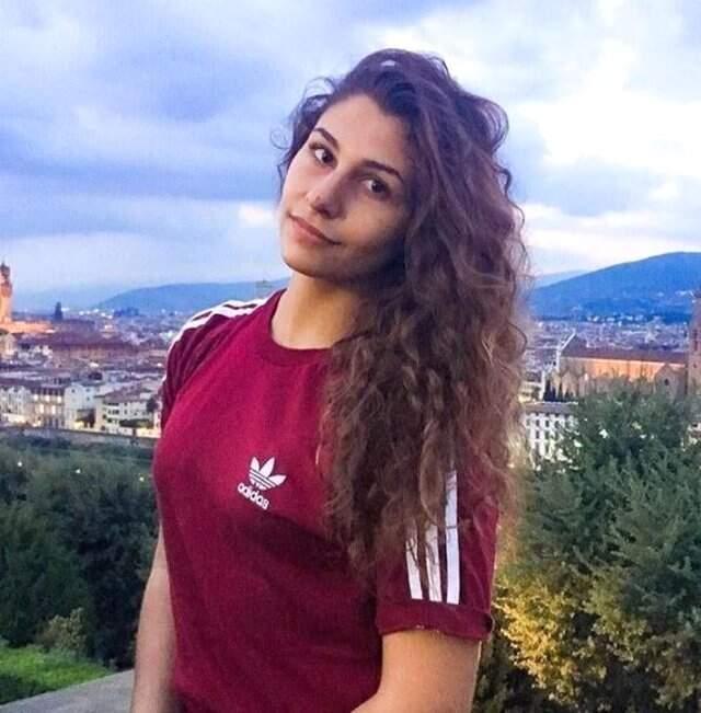 Şiddet Uygulayan Babasını Öldüren Genç Kadın Meşru Müdafaa Nedeniyle Serbest Bırakıldı