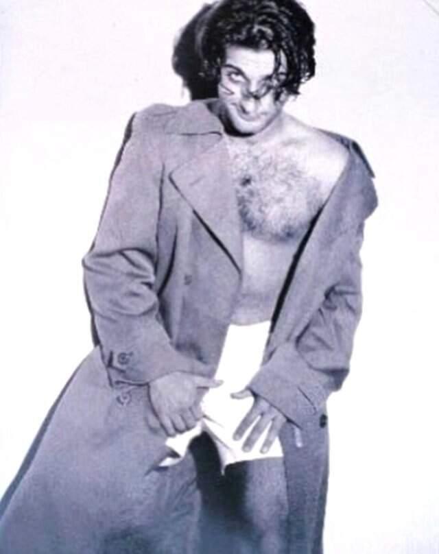 Tarkan 1999 Yılında Çektirdiği Fotoğrafı Paylaşarak Nostalji Yaptı!