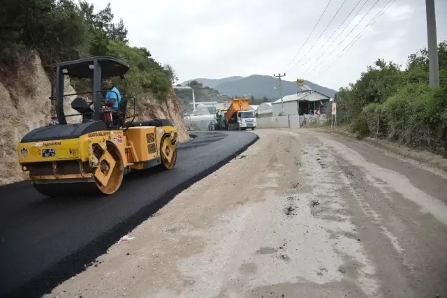 Alanya Belediyesi'nden Dim Çayı yol bakımı Alanya Belediyesi'nden Dim Çayı yol bakımı