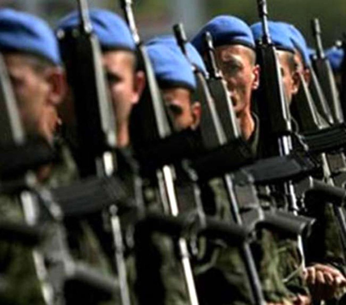 Askerlik teklifi Milli Savunma Komisyonu'nda kabul edildi