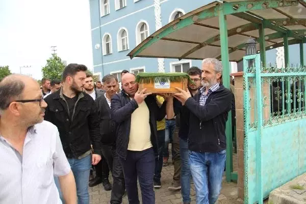 Balkondan düşen minik Mert Muzaffer, toprağa verildi Balkondan düşen minik Mert Muzaffer, toprağa verildi