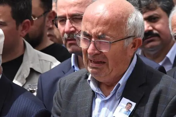Belediye Başkanı, teşekkür afişinin yırtılması nedeniyle çıkan tartışmada öldürülmüş (2) Belediye Başkanı, teşekkür afişinin yırtılması nedeniyle çıkan tartışmada öldürülmüş (2)