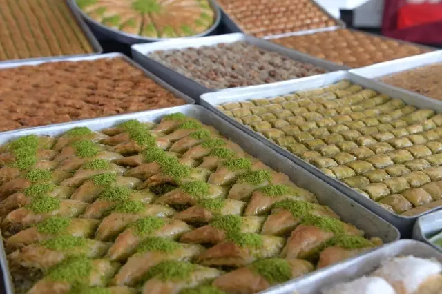 Bursa'dan Paris'e uçakla baklava