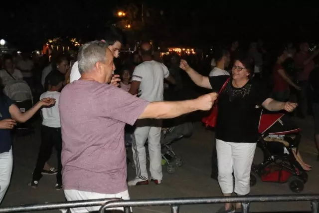 Büyükşehir Belediyesi'nin Şarampol Caddesi'ndeki Ramazan etkinlikleri