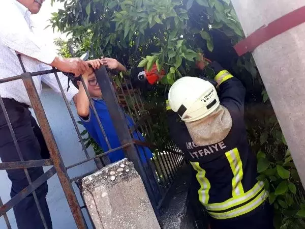 Duvara tırmanırken düşen Alperen'in koluna, demir saplandı Duvara tırmanırken düşen Alperen'in koluna, demir saplandı