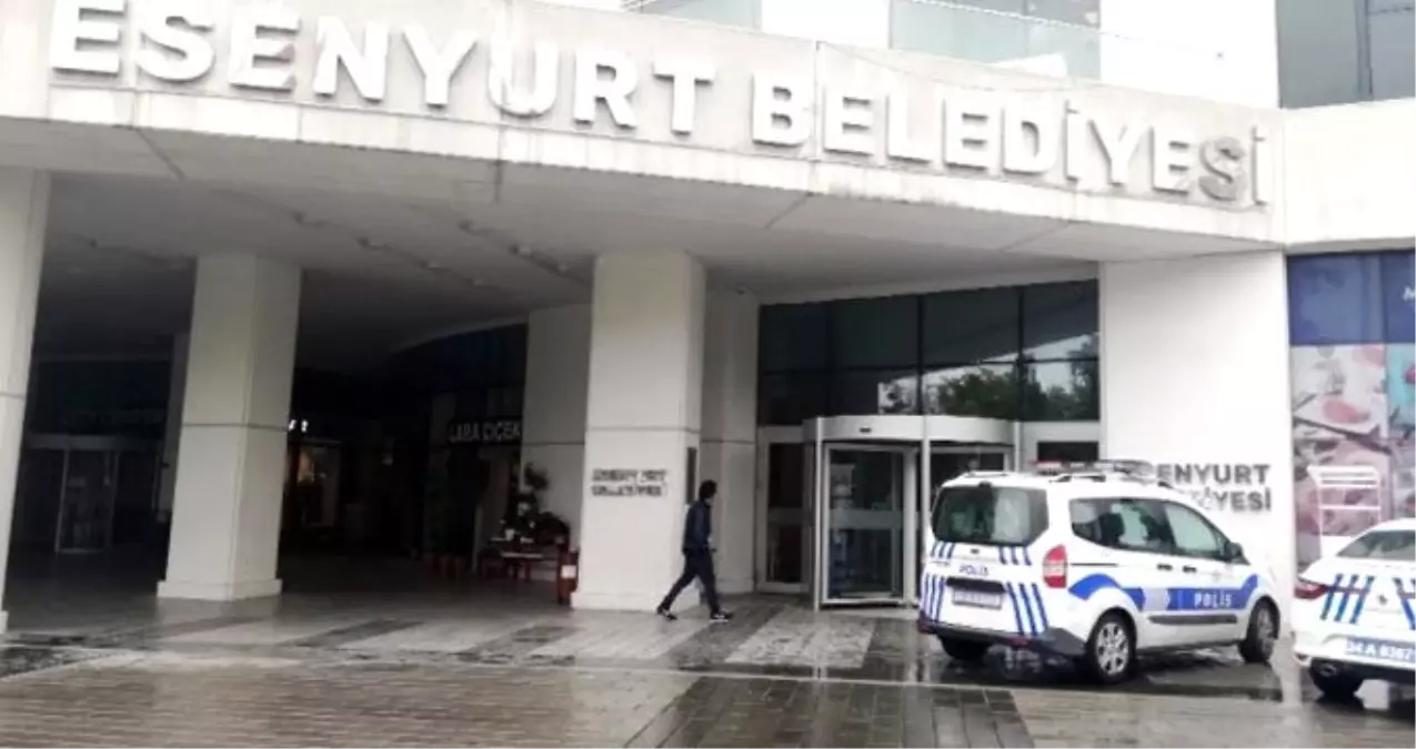 Evini Su Basan Öfkeli Vatandaş, Esenyurt Belediyesi'nde İntihar Girişiminde Bulundu