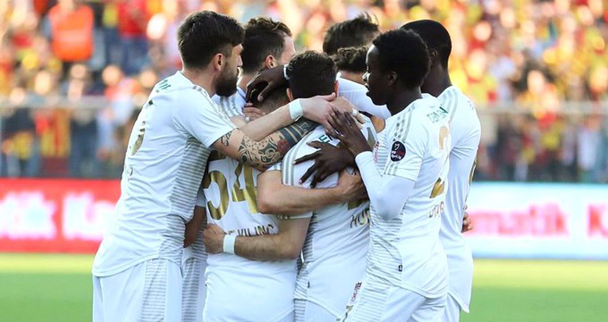 Galatasaray, 2-0 Öne Geçtiği Maçta Sivasspor'a Yenildi