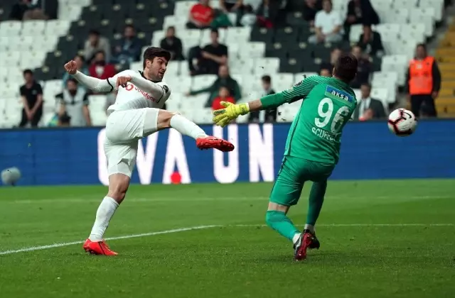 İlk yarı Beşiktaş'ın üstünlüğüyle bitti