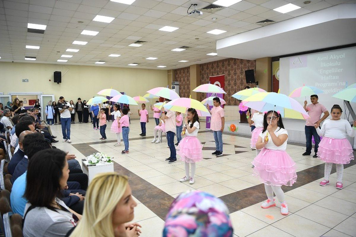 Kartepe'de özel öğrenciler gösterileri ile büyüledi
