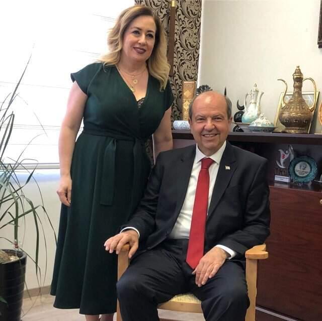 KKTC Başbakanının Eşi Özel Mektupla Beraber Başbakana Sandalye Hediye Etti