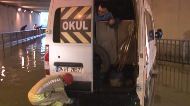 Meteoroloji Uyarmıştı! İstanbul Sabah Saatlerinde Sağanak Yağışa Teslim Oldu
