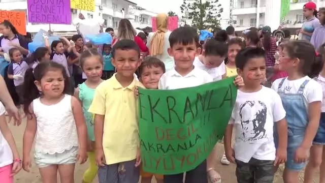Öğrencilerden sahilde temizlik Öğrencilerden sahilde temizlik