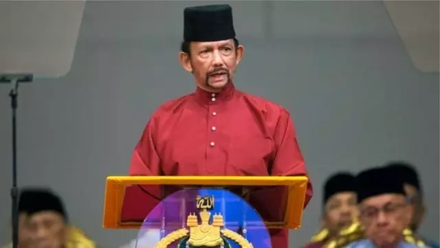 Recm cezası: Brunei Sultanı, Oxford'dan aldığı fahri hukuk doktorasını iade etti Recm cezası: Brunei Sultanı, Oxford'dan aldığı fahri hukuk doktorasını iade etti