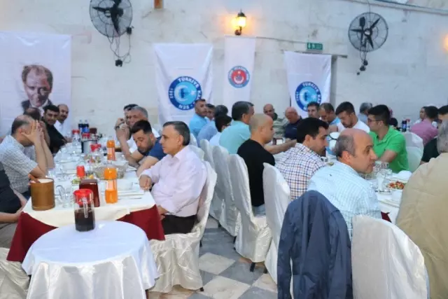 Türk Ulaşım-Sen üyeleri iftar yemeğinde buluştu Türk Ulaşım-Sen üyeleri iftar yemeğinde buluştu