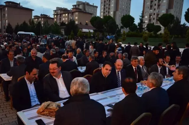Altıntaş Belediyesi'nden halk iftarı Altıntaş Belediyesi'nden halk iftarı