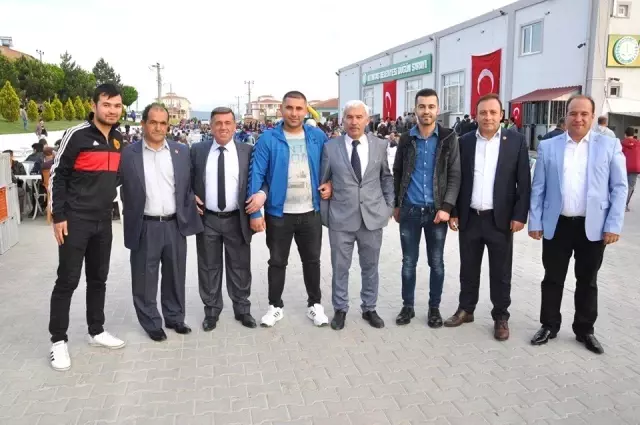 Altıntaş Belediyesi'nden halk iftarı Altıntaş Belediyesi'nden halk iftarı