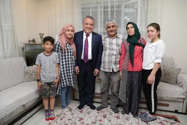 Başkan Böcek, iftarda Kiriş ailesinin konuğu oldu Başkan Böcek, iftarda Kiriş ailesinin konuğu oldu