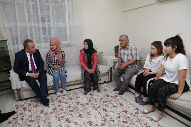Başkan Böcek, iftarda Kiriş ailesinin konuğu oldu Başkan Böcek, iftarda Kiriş ailesinin konuğu oldu
