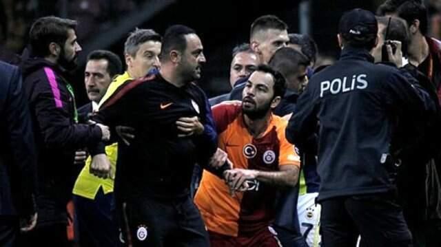 Cezalı Olduğu Halde Sahaya Giren Hasan Şaş'a Tarihi Ceza!