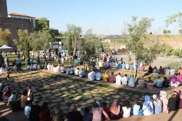 Diyarbakır'ın fethinin 1380'inci yıldönümü kutlandı Diyarbakır'ın fethinin 1380'inci yıldönümü kutlandı