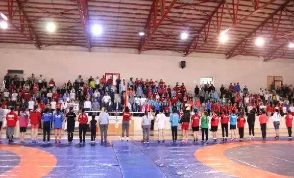 Küçük Yıldız Kadınlar Türkiye Güreş Şampiyonası başladı Küçük Yıldız Kadınlar Türkiye Güreş Şampiyonası başladı