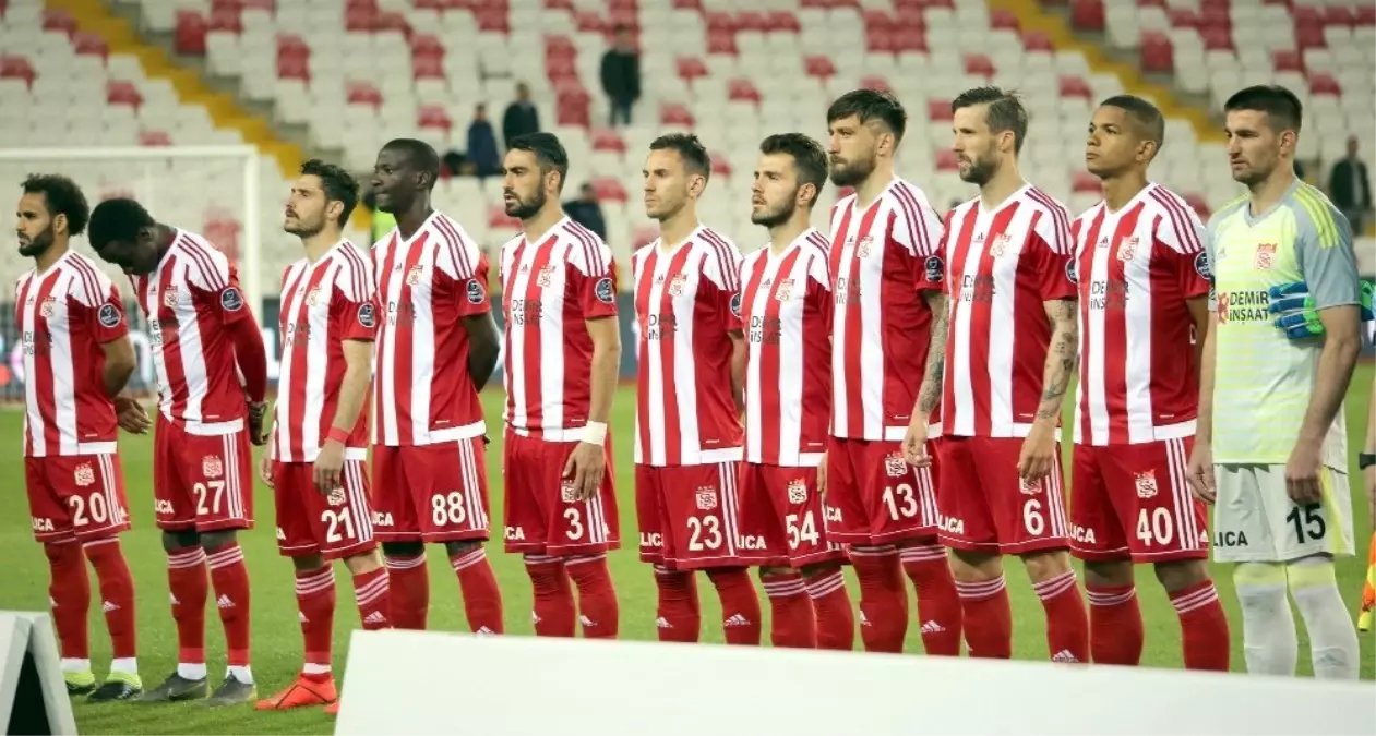 Sivasspor'da 12 futbolcunun sözleşmesi bitiyor