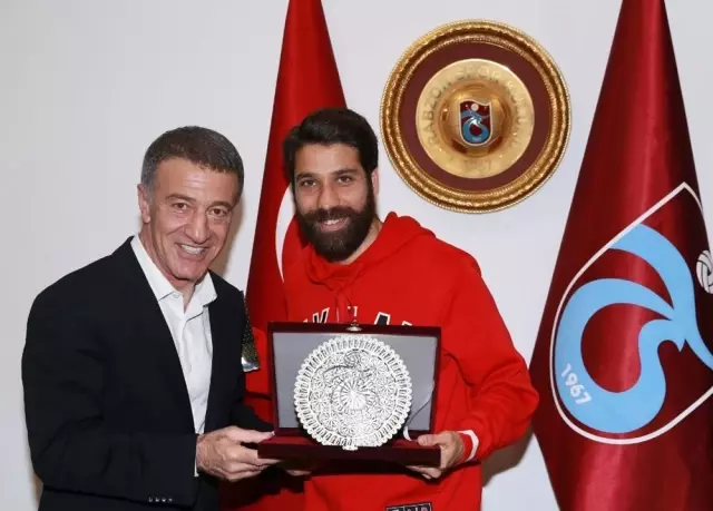 Trabzonspor'da Olcay Şahan ve Ibanez'e veda plaketi Trabzonspor'da Olcay Şahan ve Ibanez'e veda plaketi