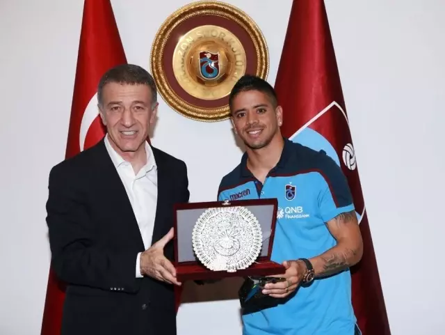 Trabzonspor'da Olcay Şahan ve Ibanez'e veda plaketi Trabzonspor'da Olcay Şahan ve Ibanez'e veda plaketi