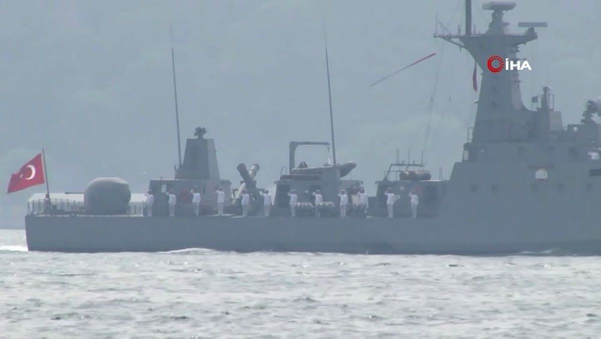 Türk savaş gemilerinden 'çimariva' selamı