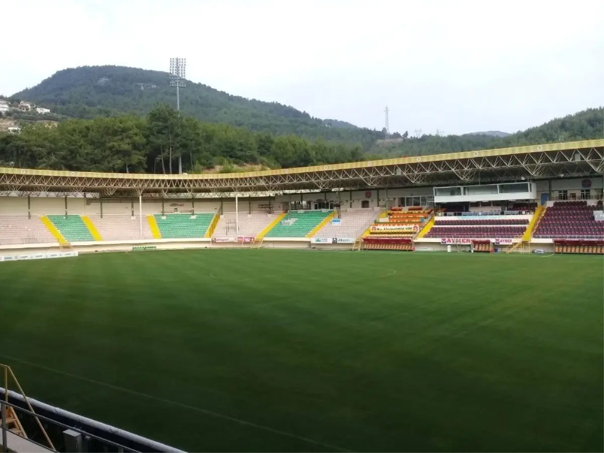 UEFA yetkilileri Alanya Bahçeşehir Okulları Stadyumunu ...