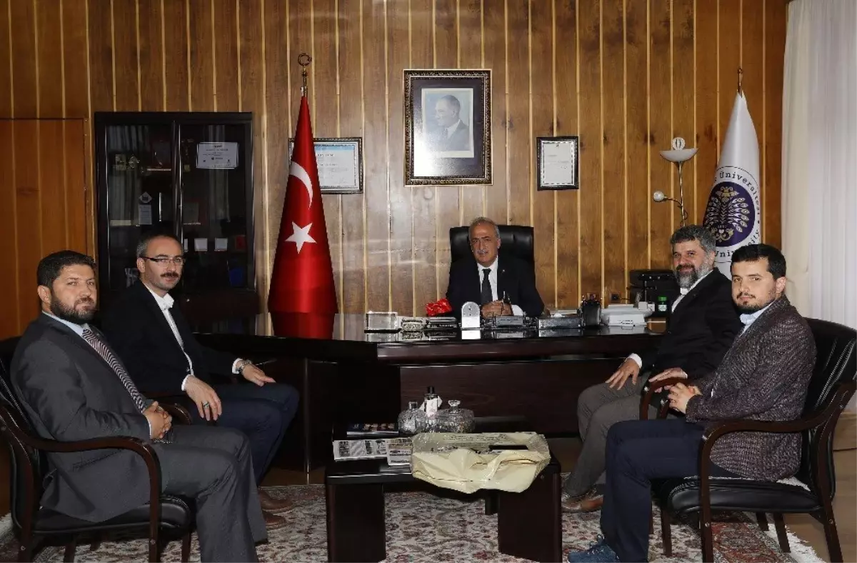 Uluslararası öğrencilerimizi kültür köprüsü olarak görüyoruz