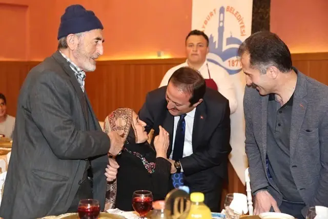 Vali Ali Hamza Pehlivan, Dünya Yetimler Günü iftarına katıldı